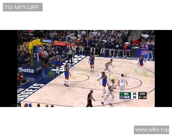 镜头捕捉：字母哥赛场小动作引发热议